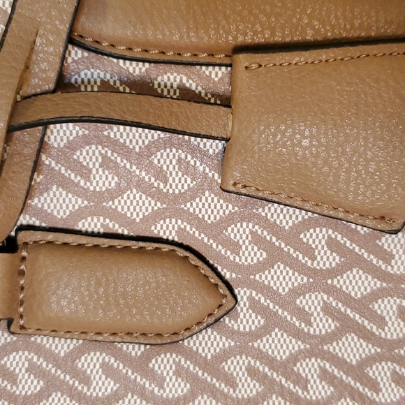 Nine West taupe and cream cross body satchel bag carried once - Picture 2 of 12